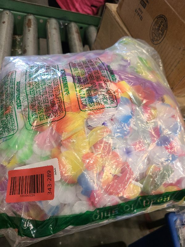 Photo 1 of 142Pcs Tropical Flamingo Balloons Garland Arch Kit, 40" Flamingo Balloons Hot Pink Green Confetti Balloons Palm Leaves for Hawaii Luau Aloha Flamingo Birthday Party Baby Shower Wedding Decorations