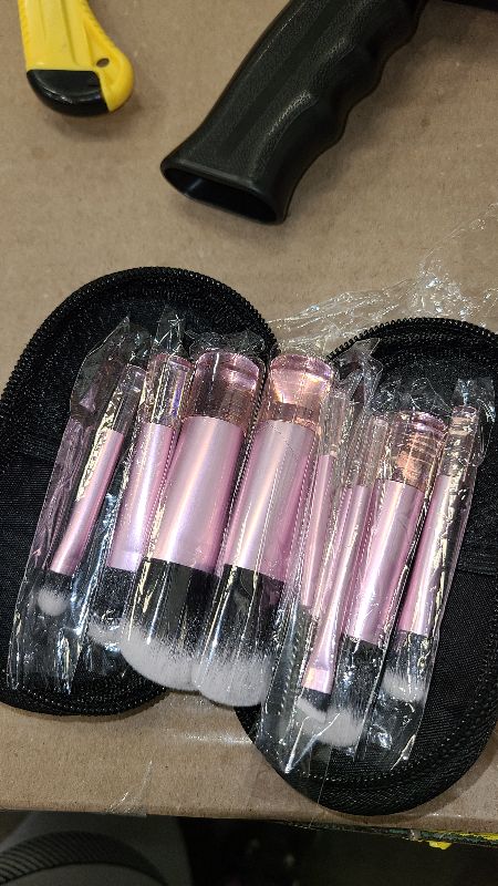 Photo 1 of 10 Pcs Travel Makeup Brush Set Mini Makeup Brushes Travel Size With Pack Portable Small Eyeshadow Eye Lipstick Foundation Brush Shadow Contour Blush Concealer Black Pink