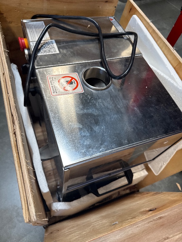 Photo 1 of **********************It turns on perfectly but you need to read the manual.*******************************VEVOR Commercial Sugar Cane Juicer, 800W Electric Sugarcane Juicer Machine with 661LBS/H High Output, 4 Stainless Steel Rollers, Sugar Cane Press Ju