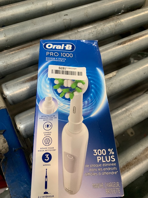 Photo 1 of ** FACTORY SEALED ** Oral-B Pro 1000 Rechargeable Electric Toothbrush, White