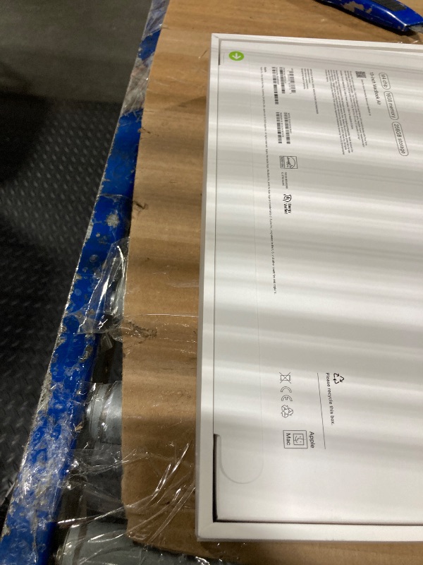 Photo 1 of ***factory sell*** Apple 2025 MacBook Air 13-inch Laptop with M4 chip: Built for Apple Intelligence, 13.6-inch Liquid Retina Display, 16GB Unified Memory, 256GB SSD Storage, 12MP Center Stage Camera, Touch ID; Midnight