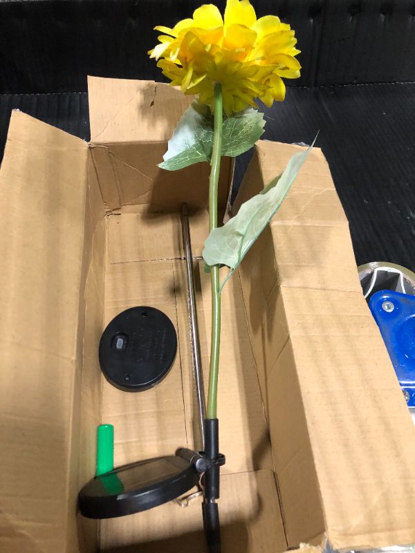 Photo 1 of ***only one***ZPSHYD Solar Sunflower Lights, Waterproof Outdoor Garden Auto ON/Off Solar Decorative Lights for Backyard, Flower Bed, Pathway, Porch, with 6 Lights (2PCS 3 Heads Sunflower)