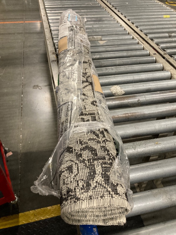 Photo 1 of ** USED ** JONATHAN Y Boho Medallion Indoor Outdoor Area Rug 4X6 Black/Gray, Estrella Textured Weave for Backyard, Patio, Porch, Easy-Cleaning, High Traffic, Pet-Friendly, Non-Shedding (SMB105D-4)