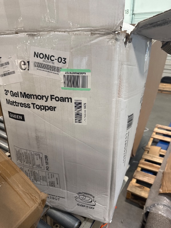 Photo 1 of ** DAMAGE MINOR** LINENSPA Memory Foam Mattress Topper - 3 Inch Gel Infused Memory Foam - Plush Feel - Cooling and Pressure Relieving - CertiPUR Certified - Dorm Room Essentials - Queen Size