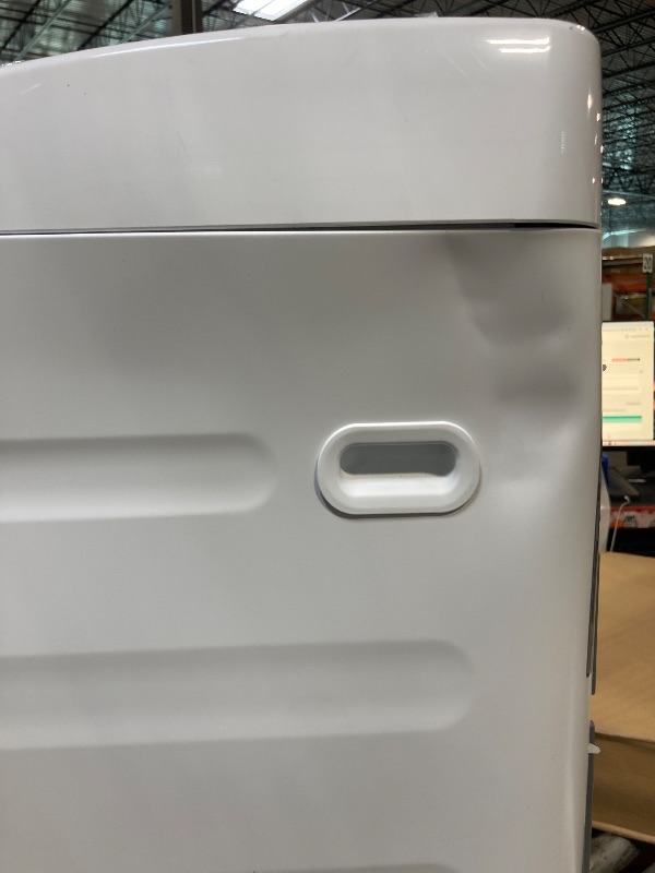 Photo 1 of ** DAMAGE MINOR / FUNCTIONAL TESTED ** ** BLACK+DECKER 0.9 Cu. Ft. Portable Washer, 6.6 lb. Capacity Washing Machine for Homes & Apartments, 5 Wash Cycles, Quick Connect Sink Adapter and Drain Hose Included, Transparent Lid, BPWM09W, White