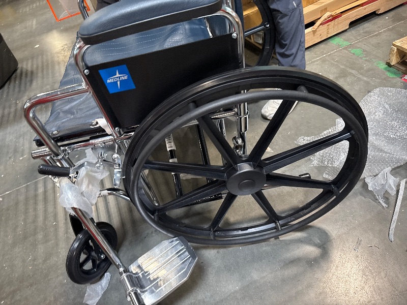 Photo 1 of ** BRAND NEW ITEM ** Medline Excel Extra-Wide Bariatric Wheelchair For Adults and Seniors with 24" Wide Seat, Supports up to 500 lbs