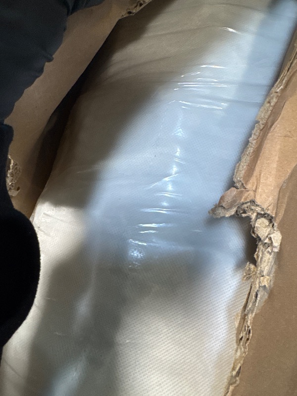 Photo 1 of ** NEW / NO RETURNS ** ZINUS 8 Inch Foam and Spring Hybrid Mattress [New Version], Queen, Fiberglass Free, Medium Firmness, Durable Support, Certified Safe Foams & Fabric, Mattress in A Box