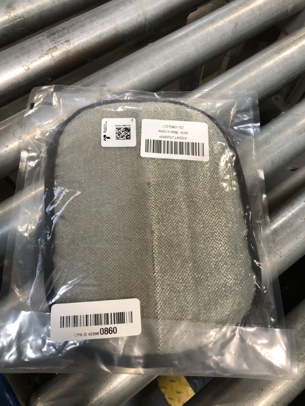 Photo 1 of ** USED** Pet Hair Removal Glove, 2025 Upgraded Five-Finger Electrostatic Grooming Tool for Cats & Dogs, Reusable Magic Fur Remover for Furniture, Car, Couch & Clothing, Essential Pet Grooming Supplies (1)