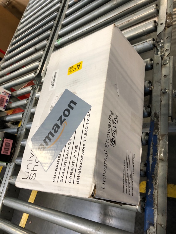 Photo 1 of Delta 6-Setting In2ition 2-in-1 Dual Shower Head with Handheld High Pressure ProClean Spray, Matte Black Detachable Shower Head with Hose, 1.75 GPM Flow Rate, Matte Black 75655BL