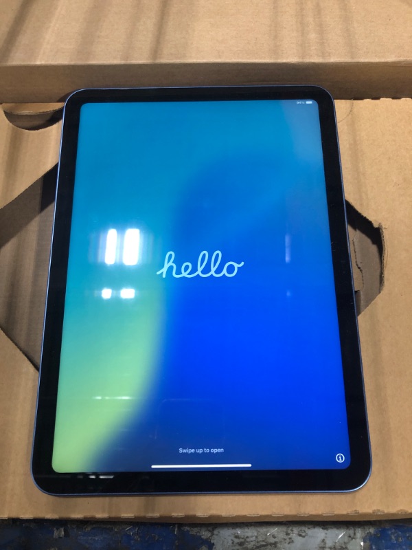 Photo 1 of ******* MISSING CHAGER*****  Apple 2022 iPad 10.9-inch, Wi-Fi, 256GB - Blue (Renewed)