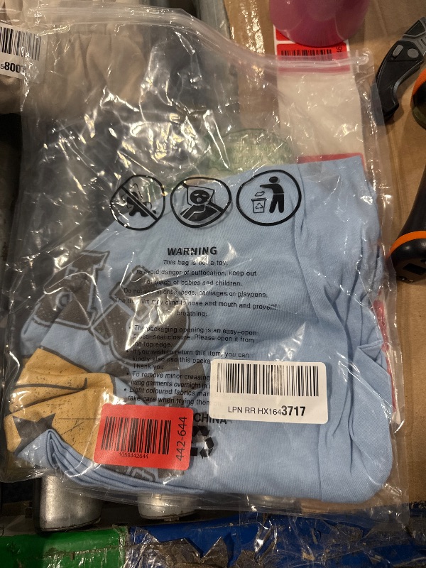 Photo 1 of ***SIMILAR***
Fifth Grade Girls Boys Teacher Team 5th Grade Squad T-Shirt XL