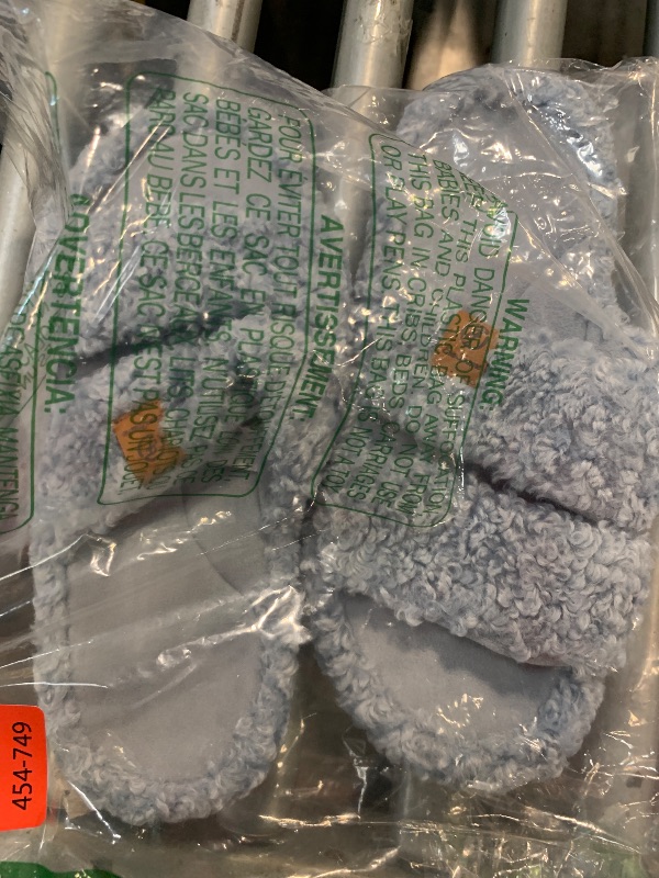 Photo 1 of ****SIMILAR ITHEM***
EverFoams Women's Fuzzy Slip-on Slippers Warm Cozy Soft Lightweight Memory Foam Indoor House Shoes Light Gray, 11-12 US