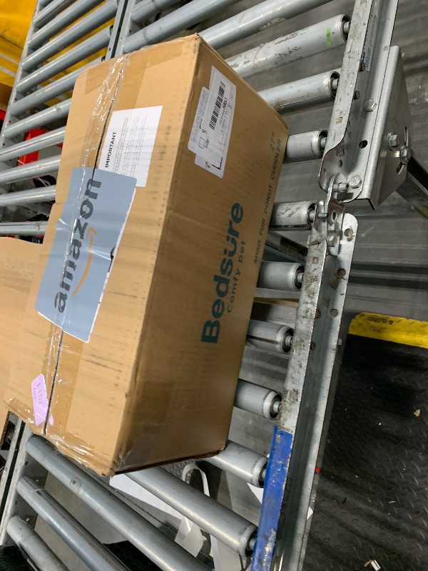 Photo 1 of ** DIRTY**NOYAL Calming Donut Dog Bed for Small to Medium Dogs & Cats - Plush Faux Fur Anti-Anxiety Pet Bed with Machine Washable Cover & Non-Slip Base