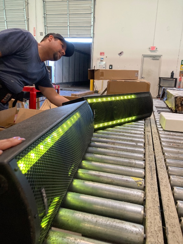 Photo 1 of *********WORKS EXCELLENT/ EXCELLENT SOUND*************** Pyle Portable Bluetooth PA Speaker System - 3-Way Active & Passive Outdoor Bluetooth Speaker Portable PA System w/ Microphone In, Party Lights, FM Radio - Tripod, Remote - Pyle PS65ACT,Black