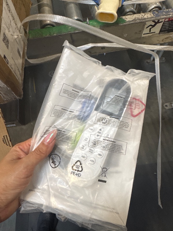 Photo 1 of ****works well**** dainslef Window Air Conditioner - 6,000 BTU, U-Shaped Design, Ultra Quiet, Wi-Fi Enabled, Energy Efficient, Remote Control, Cools Up to 269 Sq.Ft, White