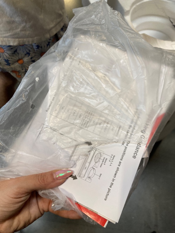 Photo 1 of *********works well********* Frigidaire 4-in-1 Smart Portable Room Air Conditioner with Wi-Fi & Supplemental Heat 14,000 BTU (ASHRAE) / 10,000 BTU (DOE), Cools Up to 700 Sq. Ft., Quiet Operation, White