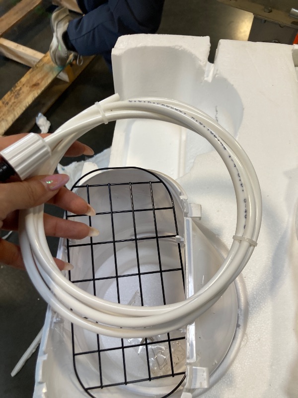 Photo 1 of *********works well********* Frigidaire 4-in-1 Smart Portable Room Air Conditioner with Wi-Fi & Supplemental Heat 14,000 BTU (ASHRAE) / 10,000 BTU (DOE), Cools Up to 700 Sq. Ft., Quiet Operation, White