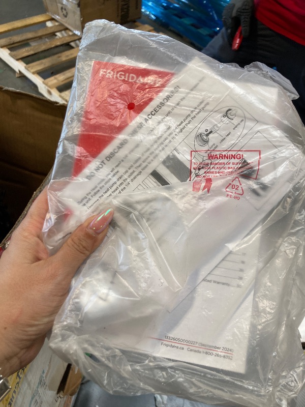 Photo 1 of *********works well********* Frigidaire 4-in-1 Smart Portable Room Air Conditioner with Wi-Fi & Supplemental Heat 14,000 BTU (ASHRAE) / 10,000 BTU (DOE), Cools Up to 700 Sq. Ft., Quiet Operation, White