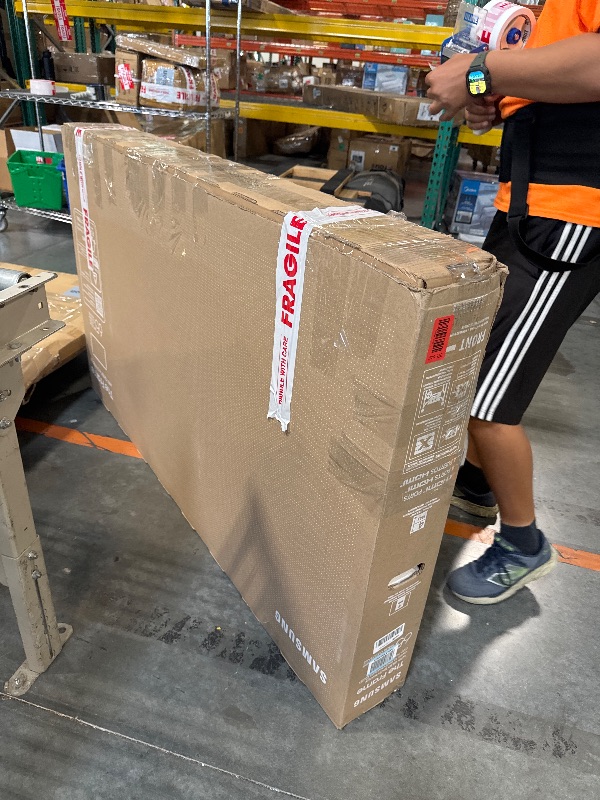 Photo 1 of *****IT WORKS PERFECTLY****** Samsung 65-Inch Class The Frame LS03F 4K QLED Smart TV (2025 Model) Slim Fit Wall Mount, Modern Frame Design, NQ4 AI Gen2 Processor, Art Mode, Artful Picture Quality, Samsung Vision AI, Alexa Built-in