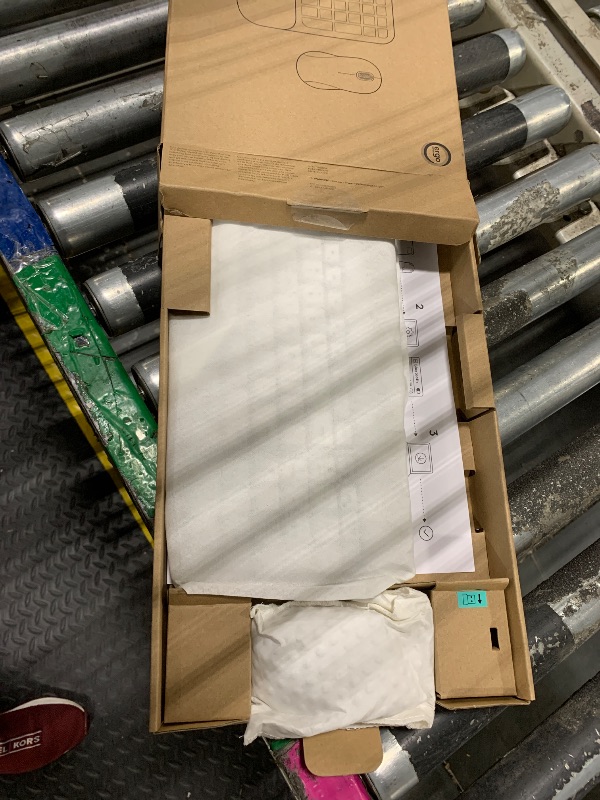 Photo 1 of ***Color White***Logitech Wave Keys MK670 Combo, Wireless Ergonomic Keyboard with Signature M550 L Wireless Mouse, Comfortable Natural Typing, Bluetooth, Logi Bolt, for Multi-OS, Windows/Mac - Graphite