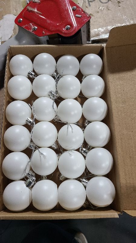 Photo 1 of 24 Pcs 1.57 inches Matte White Christmas Ball Christmas Tree Ornaments Christmas Tree Pendants Xmas Shiny Balls Baubles Set for Christmas Tree Hanging Wreath Garland Decorations?Matte White?