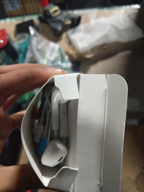 Photo 1 of 2 Pack for iPhone Headphones Wired Earbuds Earphones Built-in Microphone & Volume Control Nosie Reduction for iPhone 14 Pro Max/14 Plus/13/12/11/XR/XS/X/8/7/SE, Plug and Play Support All iOS Syste