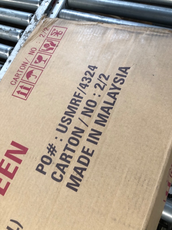 Photo 1 of ***********INCOMPLETE ITEM, THIS IS ONLY BOX #2 OUT OF 2**************
Meridian Furniture PabloCream-Q Pablo Collection Modern | Contemporary Velvet Upholstered Bed with Deep Channel Tufting and Sturdy Chrome Metal Legs, Cream, Queen, 103" W x 85.5" D x 4
