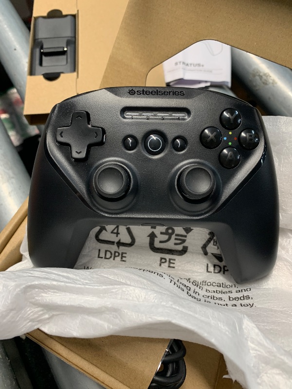 Photo 1 of (see all images) SteelSeries Stratus+ Bluetooth Gaming controller for Android & Windows - Mobile - Hall Effect Sensors - Clickable L3/R3