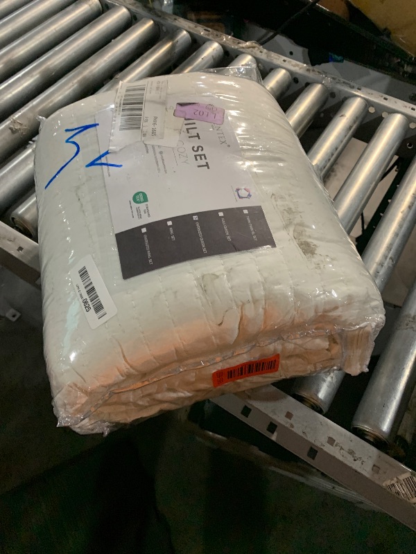 Photo 1 of (USED/FAIR) (BAGGED) KASENTEX Quilt-Bedding-Coverlet-Blanket-Set, Machine Washable, Ultra Soft, Lightweight, Stone-Washed, Detailed Stitching - Solid Color (Ivory, Oversized Queen + 2 Shams)