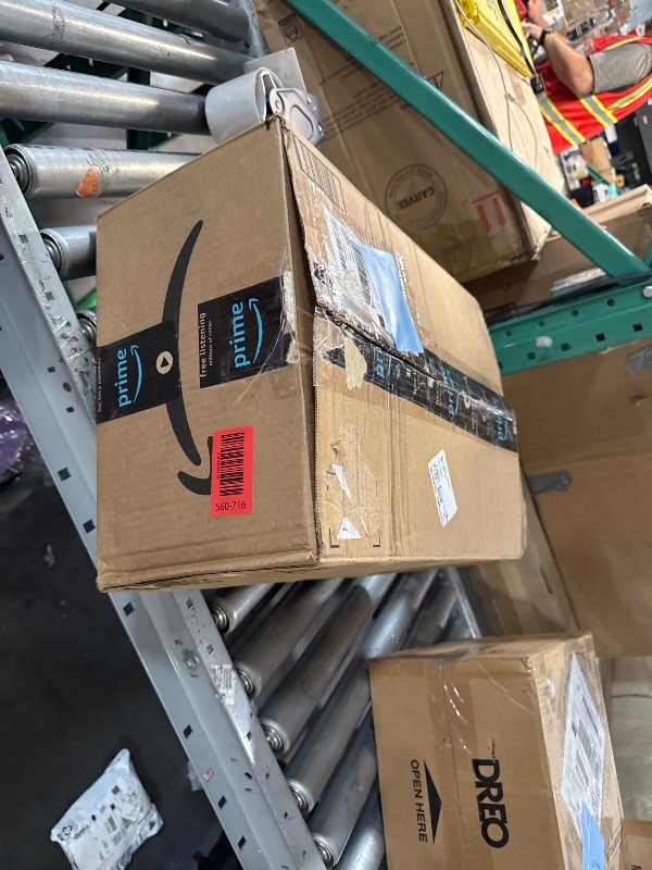 Photo 1 of ***(PARTS ONLY/ MAJOR DAMAGE/ NON FUNCTIONAL)***Amazon Basics 8-Sheet Cross Cut Paper Shredder and Credit Card Shredder - Black