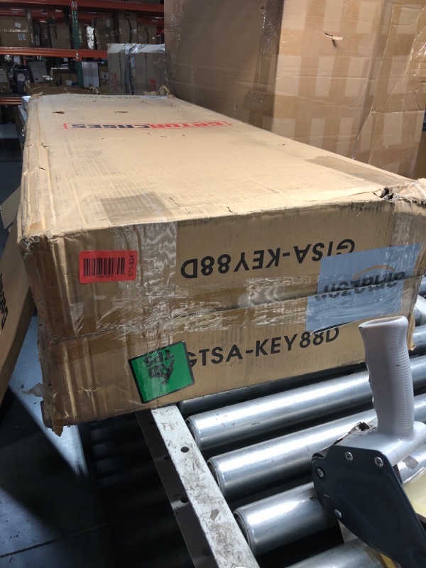 Photo 1 of ****************1 WHEEL BROKE OFF-MISSING*****************
Gator Cases Molded Flight Case for Deep 88-Note Keyboards with TSA Approved Locking Latches and Recessed Wheels, (GTSA-KEY88D)