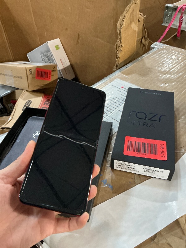 Photo 1 of Motorola Razr Ultra 2025 | Unlocked | Made for US 16/512GB | 50MP Camera | Pantone Rio Red