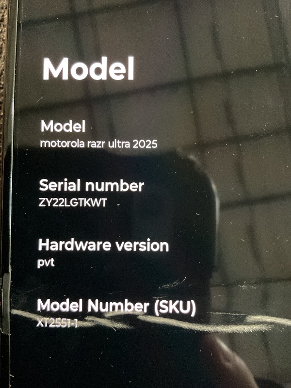 Photo 1 of Motorola Razr Ultra 2025 | Unlocked | Made for US 16/512GB | 50MP Camera | Pantone Rio Red