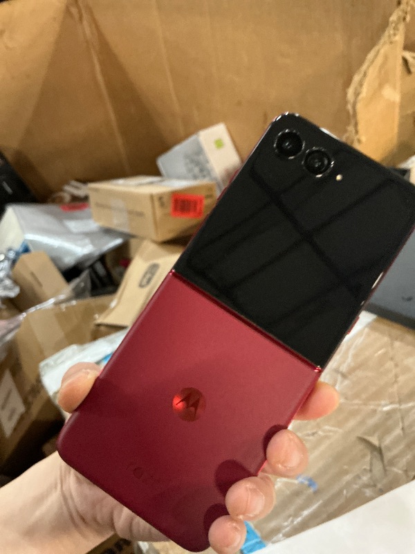 Photo 1 of Motorola Razr Ultra 2025 | Unlocked | Made for US 16/512GB | 50MP Camera | Pantone Rio Red