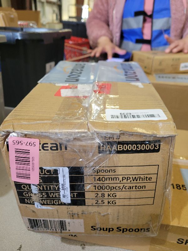 Photo 1 of 1000PCS Disposable Plastic Spoons Silverware Bulk Soup Spoon White Reusable Heavy Duty Disposable Cutlery Plastic Utensils Flatware for Home Restaurant Party Picnic Camping Travel (Soup Spoon-1000pcs)