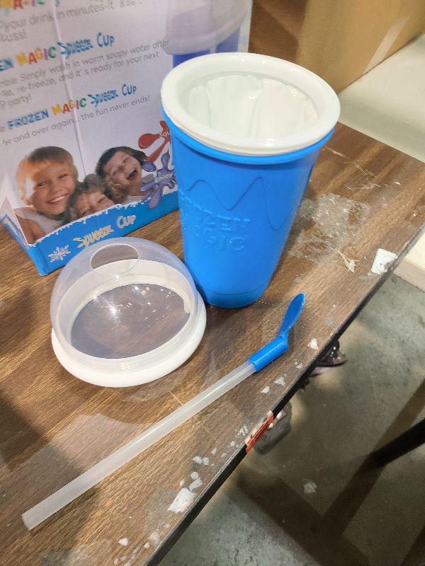 Photo 1 of 1 piece Slushie Maker Cup-500ml DIY Magic Quick Frozen Smoothies Cups for Homemade Milk Shake Ice Cream Maker, Portable Cooling Cups, Double Layer Squeeze Slushy Maker Cup, Birthday Gifts for Kids Family