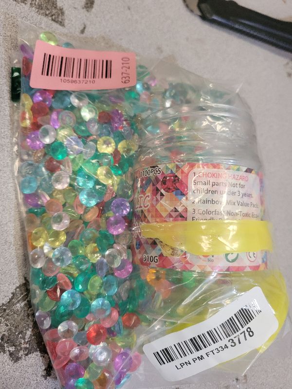 Photo 1 of 1100 Pieces Clear Wedding Table Scatter Confetti Crystals Acrylic Diamonds Rhinestones for Table Centerpiece Decorations Wedding Decorations Vase Beads Bridal Shower Decor(Multi, 10 MM)