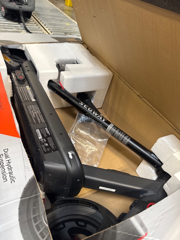 Photo 1 of ***FOR PARTS ONLY**Segway Ninebot Max G3 Electric Scooter, 28 mph Top Speed w/ 50 Miles Max Range, 2000W Peak Motor, Dual Hydraulic Suspension, Fast Charging Scooter for Adults and Teens, UL-2272 2271 Certified