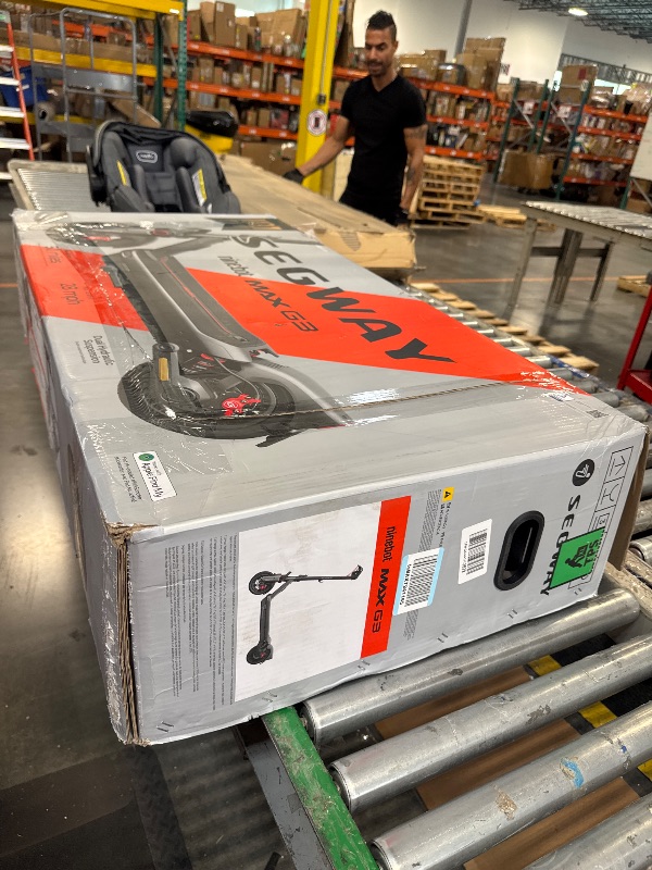 Photo 1 of ***FOR PARTS ONLY**Segway Ninebot Max G3 Electric Scooter, 28 mph Top Speed w/ 50 Miles Max Range, 2000W Peak Motor, Dual Hydraulic Suspension, Fast Charging Scooter for Adults and Teens, UL-2272 2271 Certified