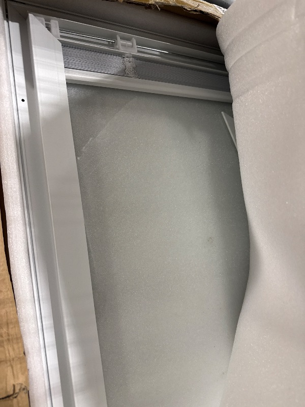 Photo 1 of ** FINAL SALE SOLD AS IS VENTA FINAL VENDIDO TAL CUAL, SIN DEVOLUCIONES**

DoubleFill 1 Pcs 24 x 38 Inches Entry Door Blinds for Raised Frame Window with Single Glass Panels Frame White Entry Door Blind Shade Window Glass Insert for Home Indoor Easy to In