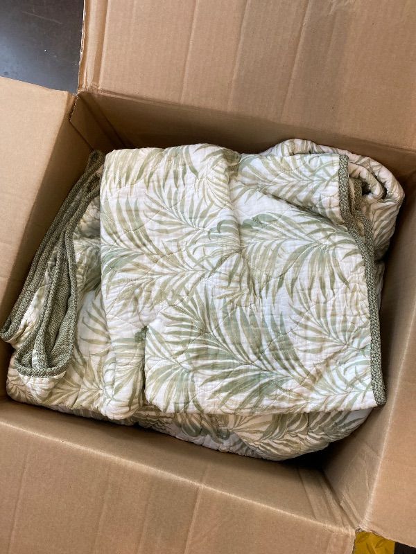 Photo 1 of *MINOR DAMAGE - USED*
Tommy Bahama - King Quilt Set, Reversible Cotton Bedding with Matching Shams, Soft Coastal Bedspread, Super Soft Bedding Set (Maui Palm Green, King)