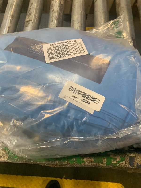 Photo 1 of **MISSING PARTS UNKOWN**
King Size 4 Piece Sheet Set - Comfy Breathable & Cooling Bed Sheets Set - Hotel Luxury Bedding for Women, Men, Kids, Teens, Boys & Girls - Deep Pockets, Soft and Wrinkle Free - Oeko-Tex - Royal Blue
