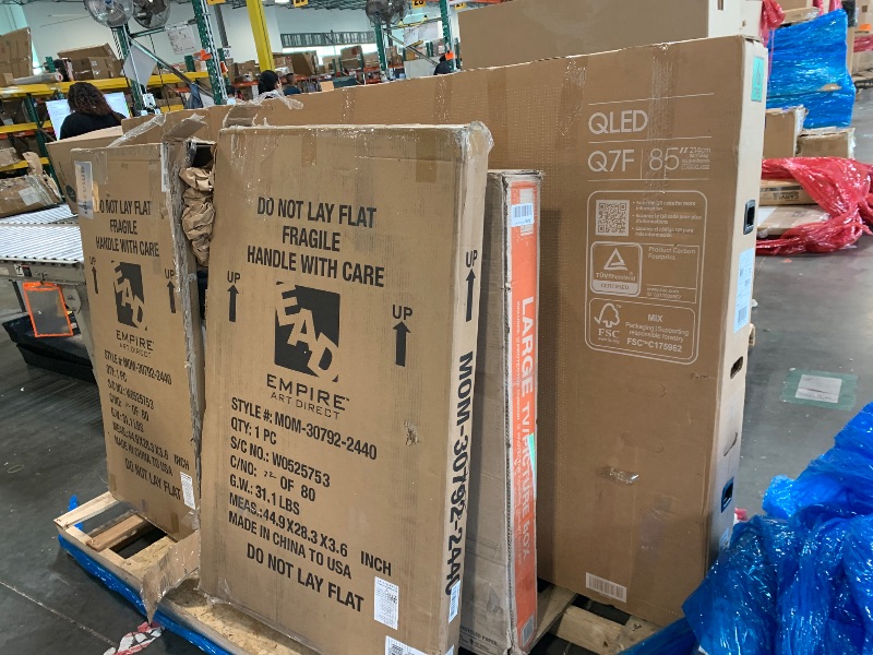 Photo 1 of **ITEMS UNTESTED**FINAL SALE** NO RETURNS** 5 PCS TVS**

