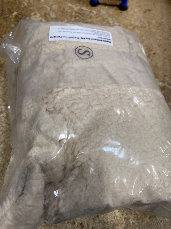 Photo 1 of 1 Pack 3 Calming Blankets Fluffy Premium Fleece Pet Blanket Soft Sherpa Throw for Dog Puppy Cat Beige Small (23" x16'')