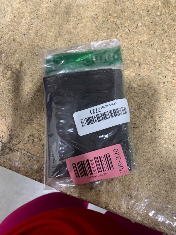 Photo 1 of ***SHOWS SIGNS OF HEAVY USAGE ON THE OUTSIDE OF WALLET***** Real Leather Mens Trifold Wallet RFID Blocking Slim Minimalist Front Pocket - Thin & Stylish with ID Window in Gift Box