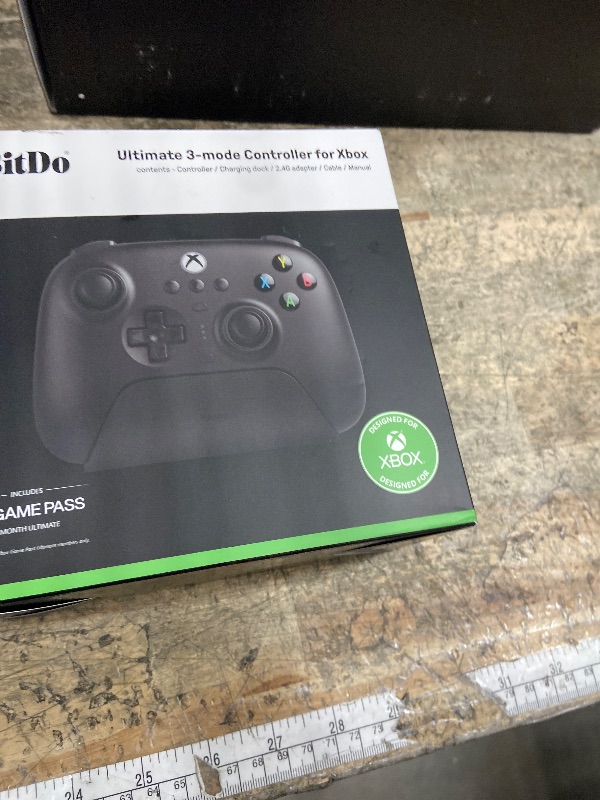 Photo 1 of ***FOR PARTS/NON-FUNCTIONAL*** Microsoft - Xbox Wireless Controller for Xbox Series X, Xbox Series S, Xbox One, PCs, and Cloud-Enabled Devices - Carbon Black