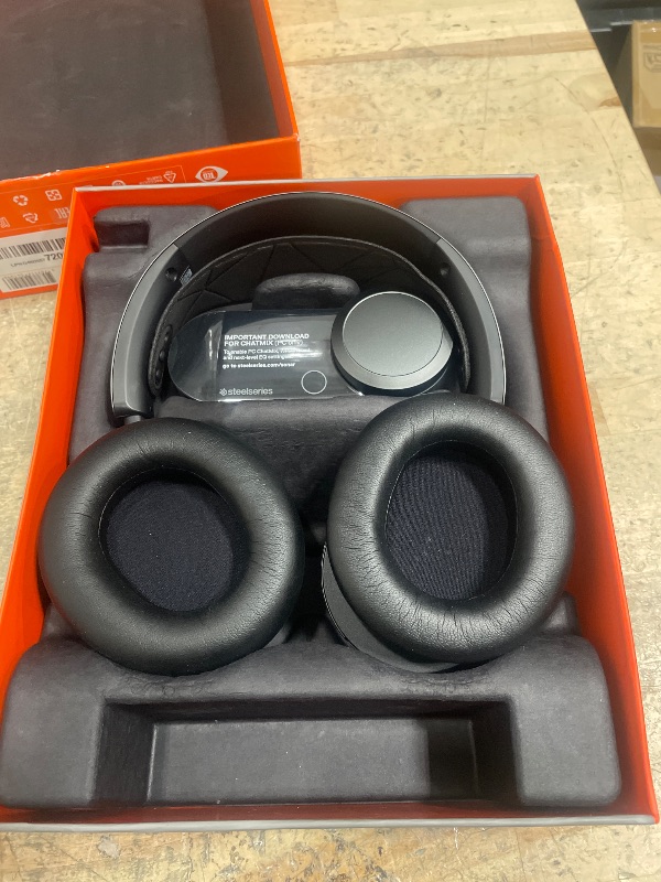 Photo 1 of ***(MISSING WIRE)***SteelSeries Arctis Nova ProMulti-System Gaming Headset - Premium Hi-Fi Drivers - Hi-Res Audio - 360° Spatial Audio - GameDAC Gen 2 - ESS Sabre Quad-DAC - Stealth Retractable Mic - PC, PS5, PS4, Switch