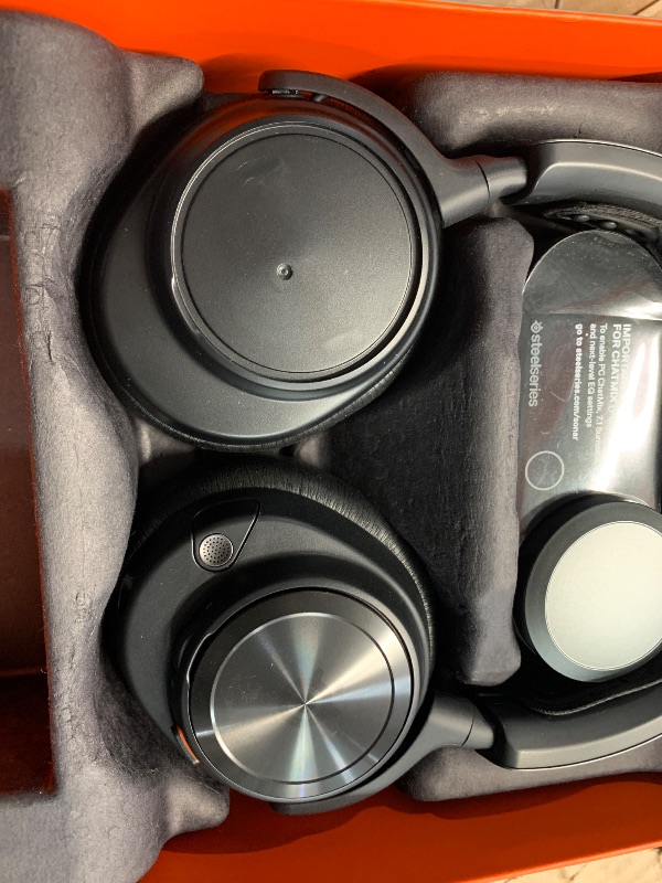 Photo 1 of ***(MISSING WIRE)***SteelSeries Arctis Nova ProMulti-System Gaming Headset - Premium Hi-Fi Drivers - Hi-Res Audio - 360° Spatial Audio - GameDAC Gen 2 - ESS Sabre Quad-DAC - Stealth Retractable Mic - PC, PS5, PS4, Switch