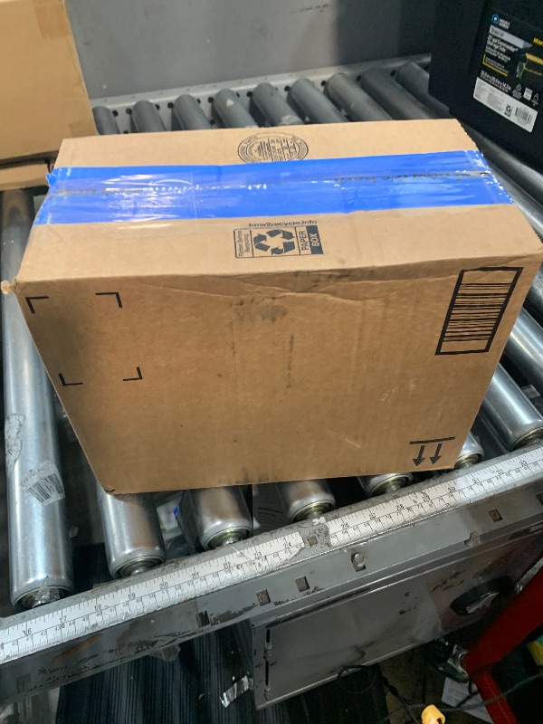 Photo 1 of Baquler 100 Pcs 9.7 Inch LED Flameless Taper Candles Bulk Battery Operated Taper Candles Flickering Candlesticks for Wedding Church Holiday Table Decoration