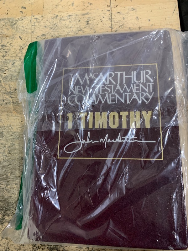 Photo 1 of
MacArthur New Testament Commentary 1